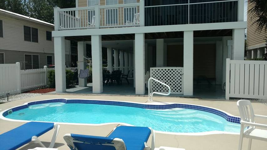 Vacation rental for 16 people, with balcony in Surfside Beach