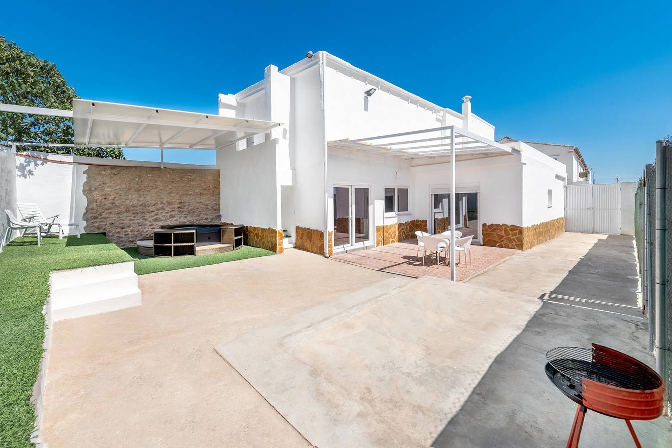 Holiday Home 'La Bombonera' with Private Terrace, Wi-Fi and Air Conditioning in Catadau, Valencia Province