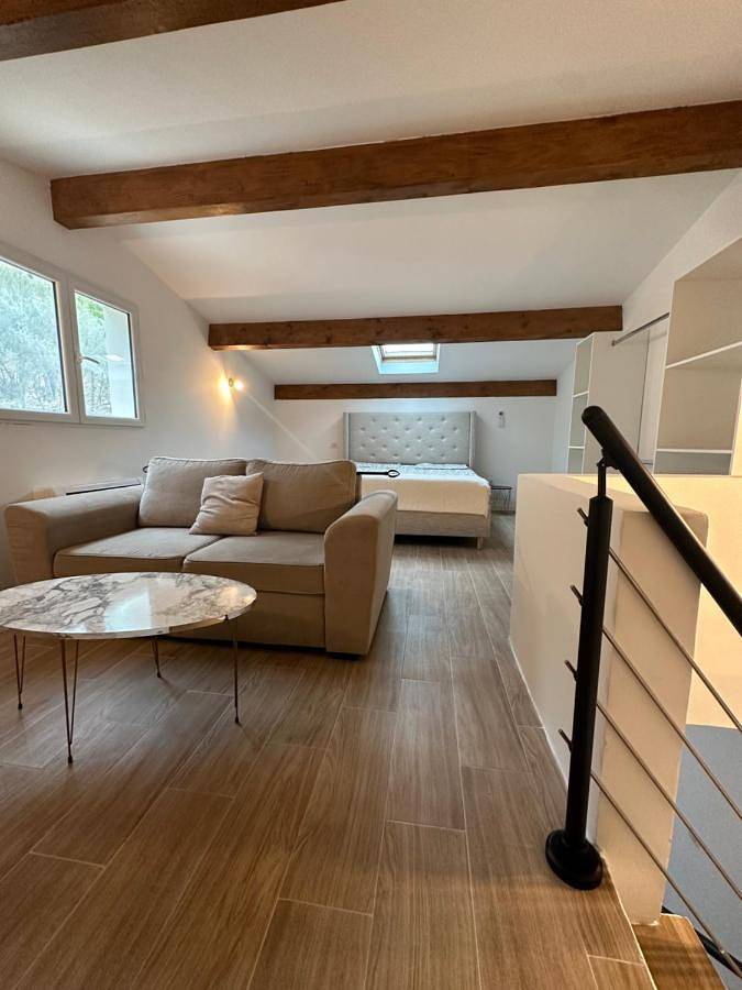 Appartement entier, One-Bedroom Apartment in Solliès-Toucas, Côte méditerranéenne (France)
