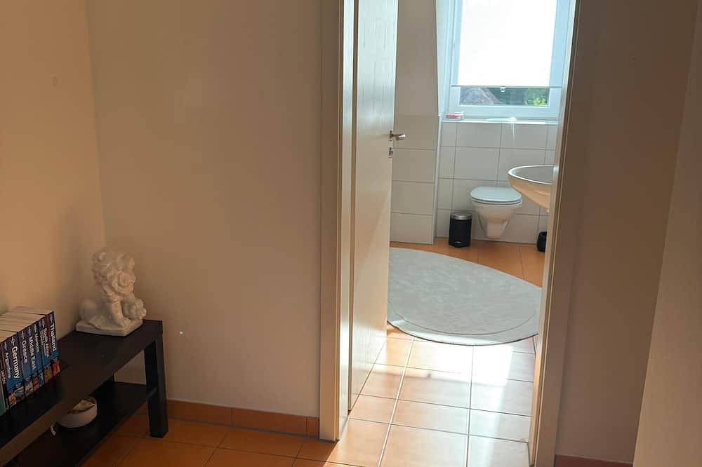 Ganze Wohnung, Ruhiges Zimmer am Fluss in Erlangen – Privater Eingang & Blick ins Grüne in Erlangen, Franken