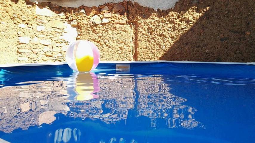 Casa rural para 12 personas, con vistas además de jardín y piscina - 1