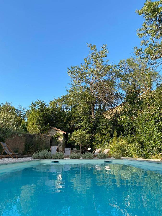 Location de vacances pour 2 personnes, avec terrasse ainsi que piscine et jardin à Neffiès - 4