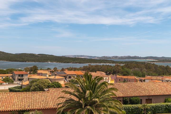Entire apartment, Apartment 'Il Fiordo 27' with Sea View, Shared Pool and Air Conditioning in Porto Pozzo, Santa Teresa Gallura (Municipality)