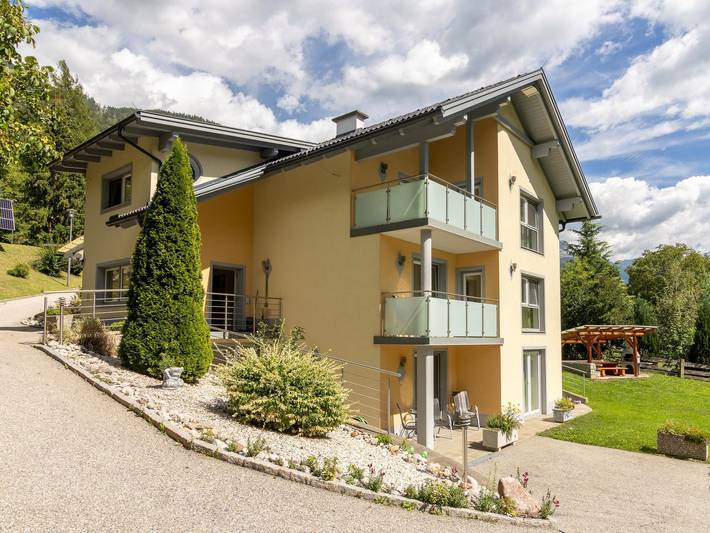 Ferienwohnung für 4 Personen, mit Terrasse und Garten sowie Ausblick in Flattach