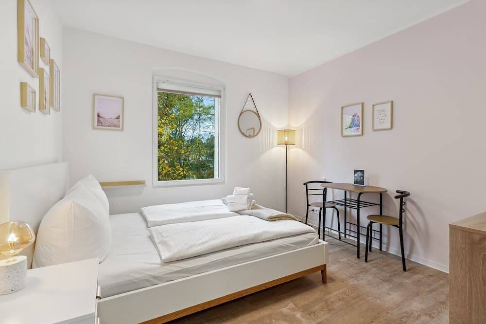 Ganze Wohnung, Vorstadtoase für 2 - Queensize-Bett, Netflix, Parken, Nähe Ber in Eichwalde, Dahme-Seengebiet