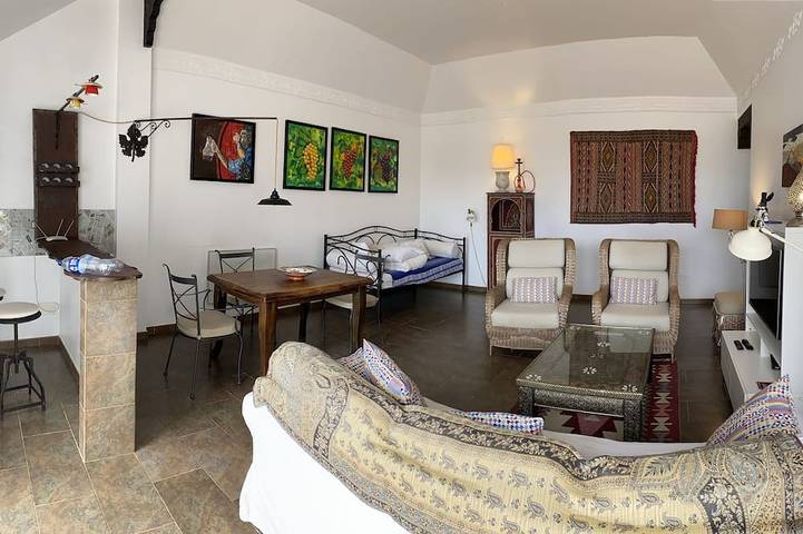 Casa Saskia with view to Avocado plantation and Atlantic. Heated Poolarea in La Matanza de Acentejo, North Tenerife