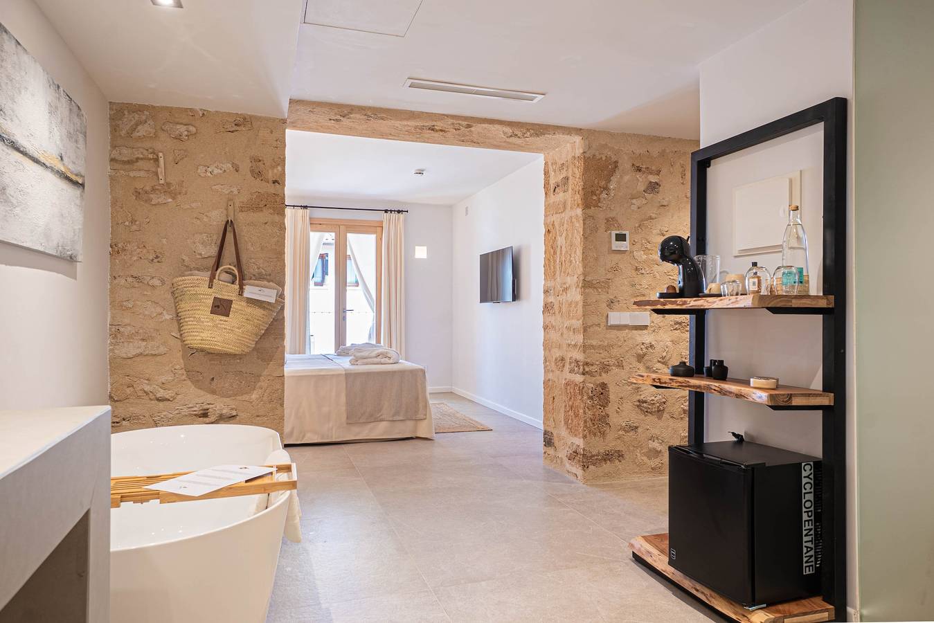 Habitación '102 - Doble Deluxe con Balcón', vistas a la montaña, Wi-Fi y aire acondicionado in Capdepera, Mallorca Este