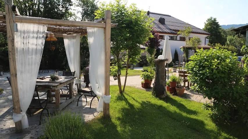 Ferienwohnung für 3 Personen, mit Terrasse und Garten sowie Pool in Schladming-Dachstein