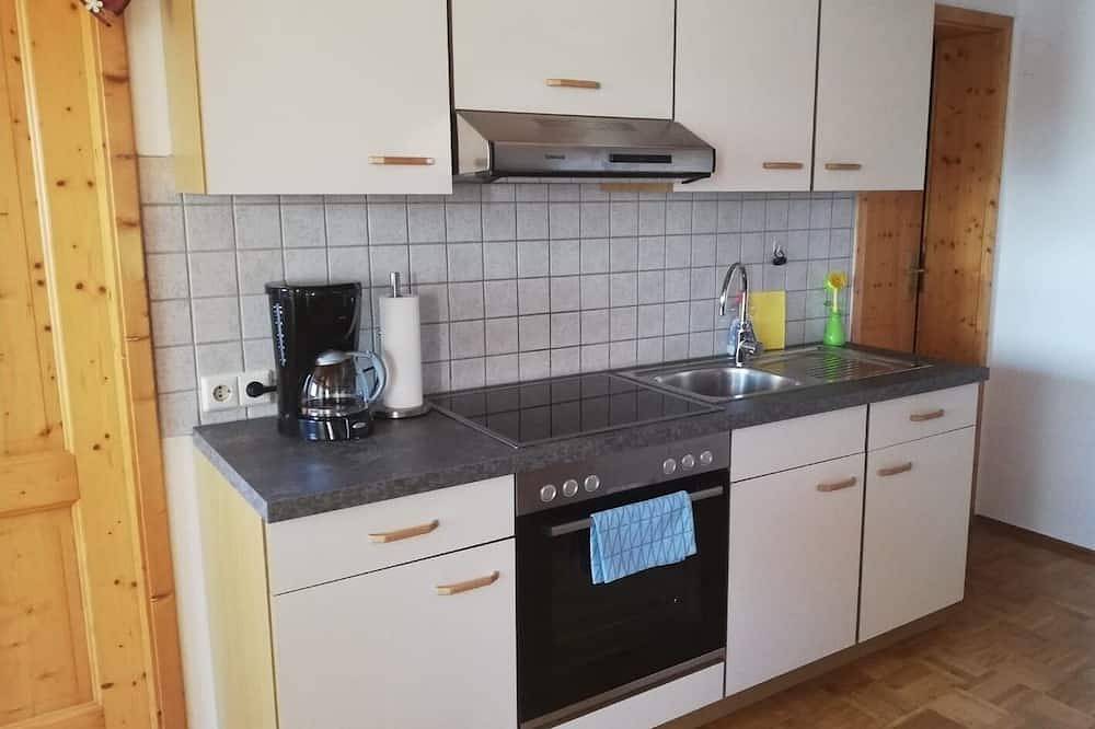 Ganze Wohnung, Gemühtliche, aus Kiefer-Massivholz eingerichtete Fereinwohnung in Schwarzenbach am Wald, Landkreis Hof