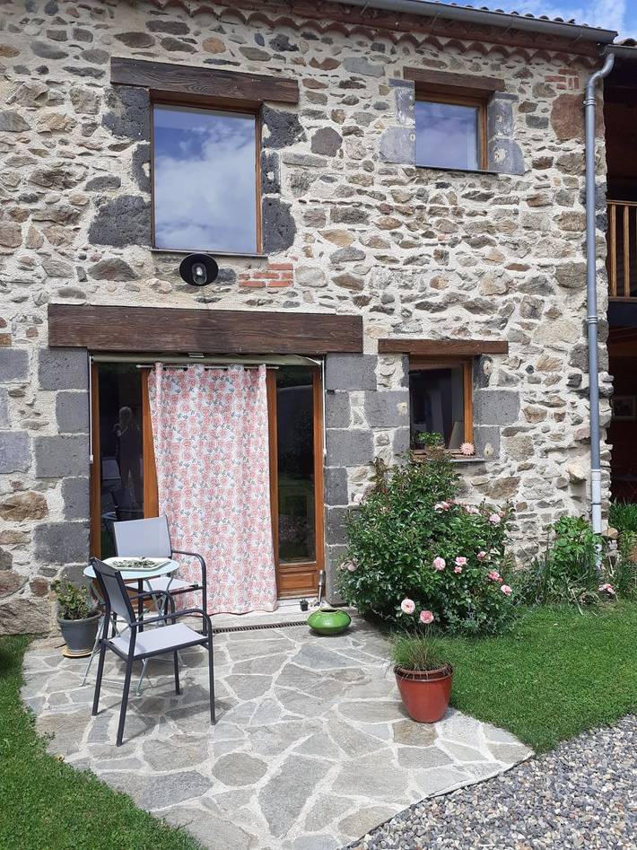 Location de vacances pour 2 personnes, avec jardin dans Parc Naturel Régional Livradois-Forez - 2