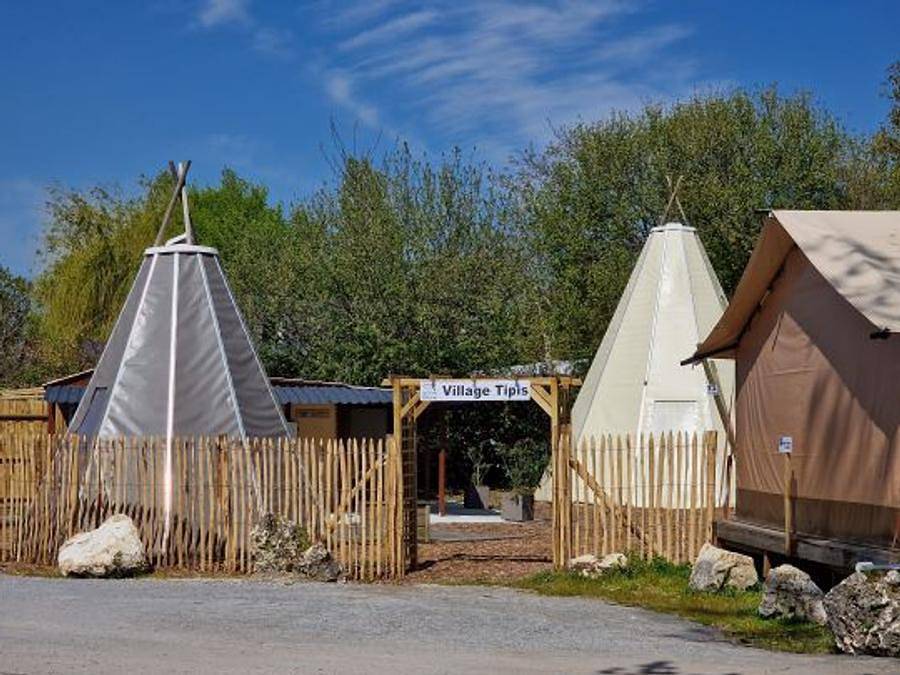 Camping Les P'tites Maisons dans la Prairie - Unterkunft 4 personen - Tipi 4 pers in Sallertaine, Vendée