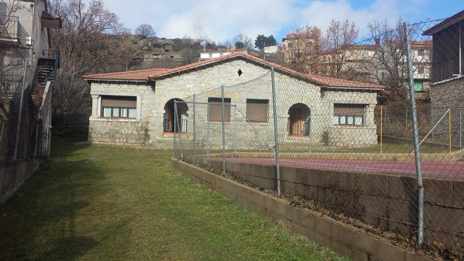 Country House 'Del Maestro I' with Shared Terrace and Shared Garden in Navalosa, Valle del Alberche