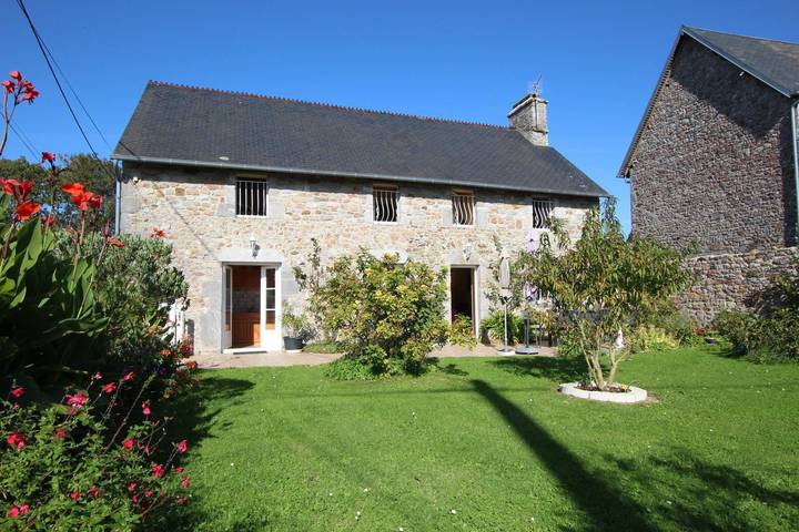 Gîte pour 8 personnes, avec terrasse et jardin dans Cotentin
