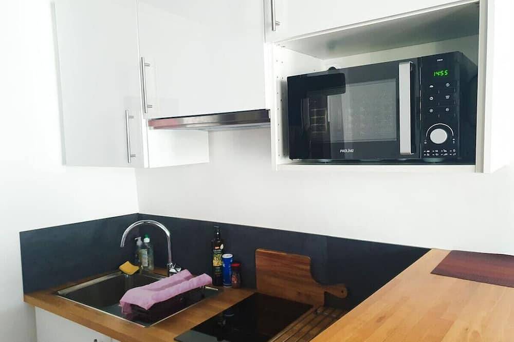 Entire apartment, Large studio - city center - 300 m Rer A in Saint-Germain-en-Laye, Yvelines
