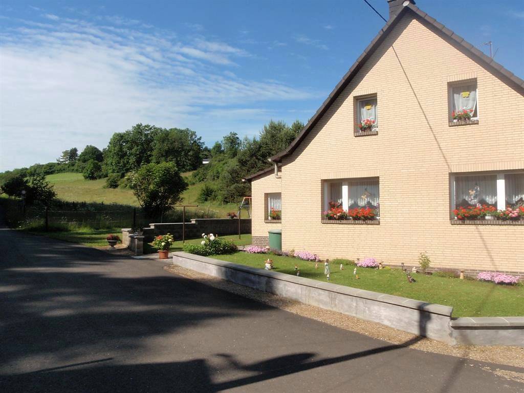 Ganze Ferienwohnung, 4-Bett-Ferienwohnung mit Balkon in Üxheim, Vulkaneifel