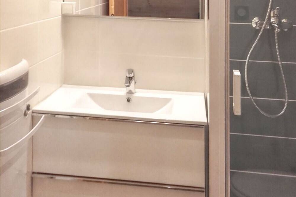 Entire apartment, Homerez - Studio in Saint-Jean-d'Arves in Saint-Jean-d'Arves, Saint-Jean-de-Maurienne region