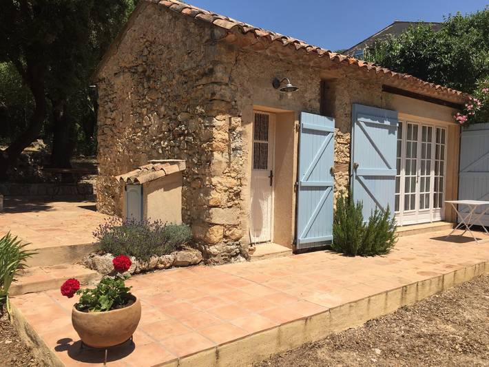 Casa vacanze 'Cabanon de Nestuby' con terrazza privata e giardino privato in Cotignac, Brignoles e dintorni