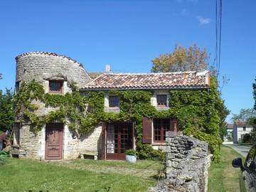 Gîte pour 6 personnes, avec jardin et vue, adapté aux familles à Balanzac