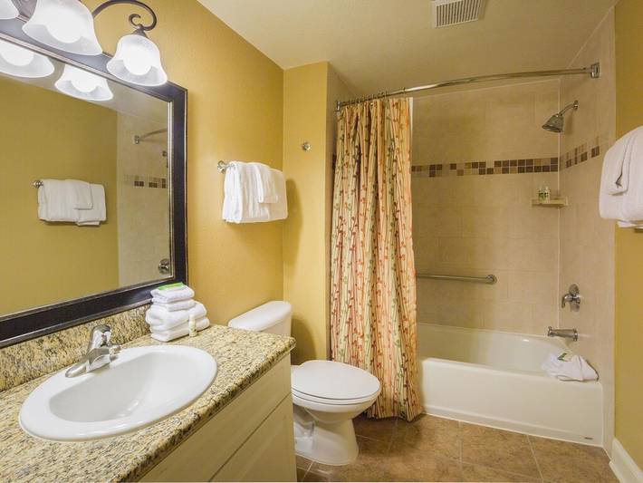 Vacation rental for 8 people, with hot tub and pool as well as balcony in Four Corners