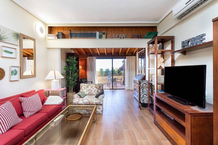 Ferienhaus für 4 Personen, mit Terrasse und Pool in Radazul