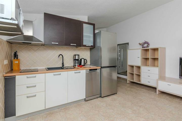 Gîte pour 4 personnes, avec balcon et balcon/terrasse dans Vir - 4