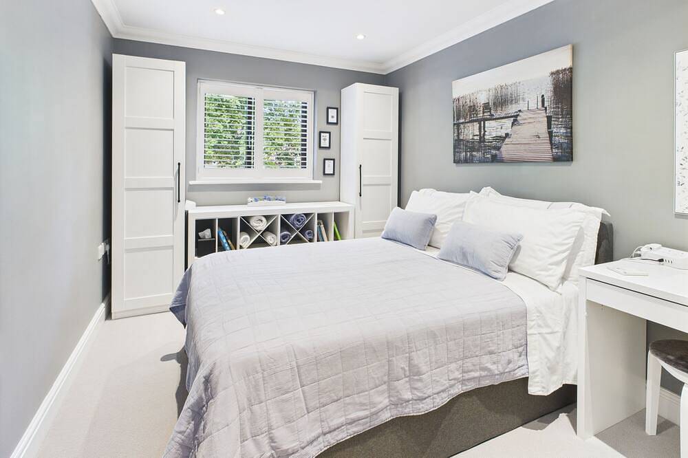 3 Bed Luxury Family Home, with Self-Check in & Direct Train to London in Woking, Surrey