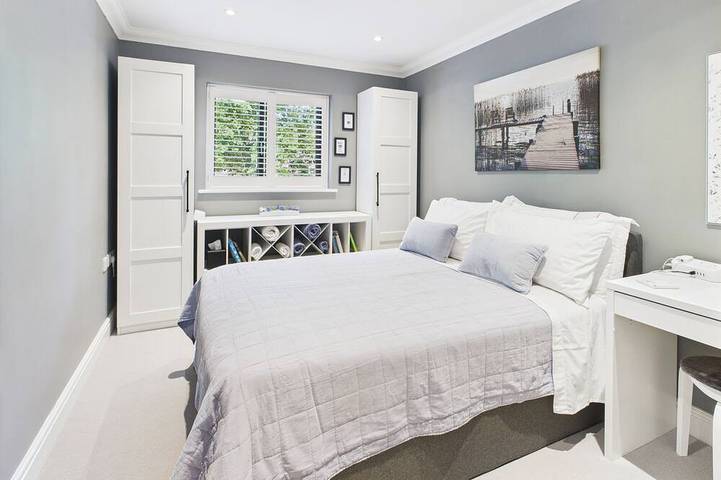 Spacious Surrey Home | Garden, Parking & Direct Train to London in Woking, Surrey