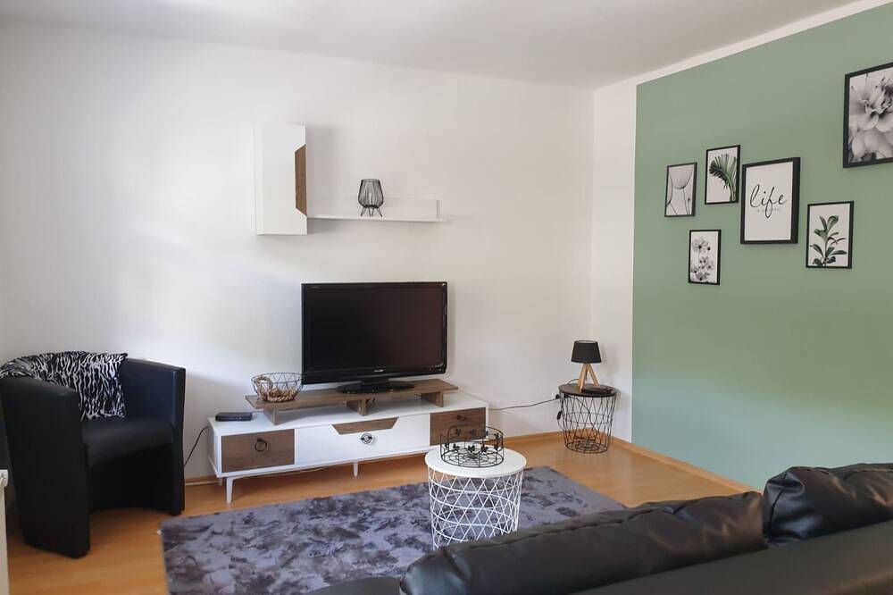 Ganze Wohnung, Sandra´s Ferienwohnung mit Pool in Mayen, Osteifel