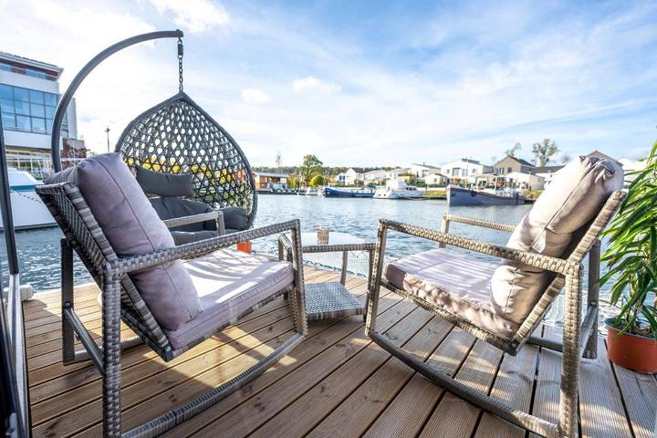 Bateau pour 2 personnes, avec vue et terrasse ainsi que vue sur le lac et sauna dans Île de France - 4