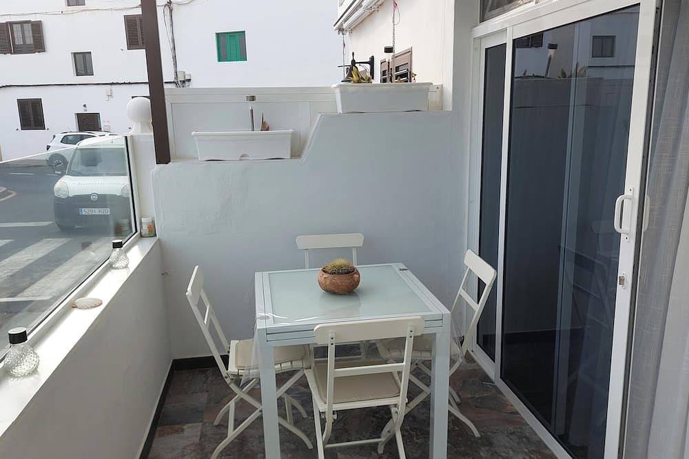 Entire apartment, Homerez - Spacious Apartment in Arrieta, 60 sqm, Terrace in Arrieta, Haría