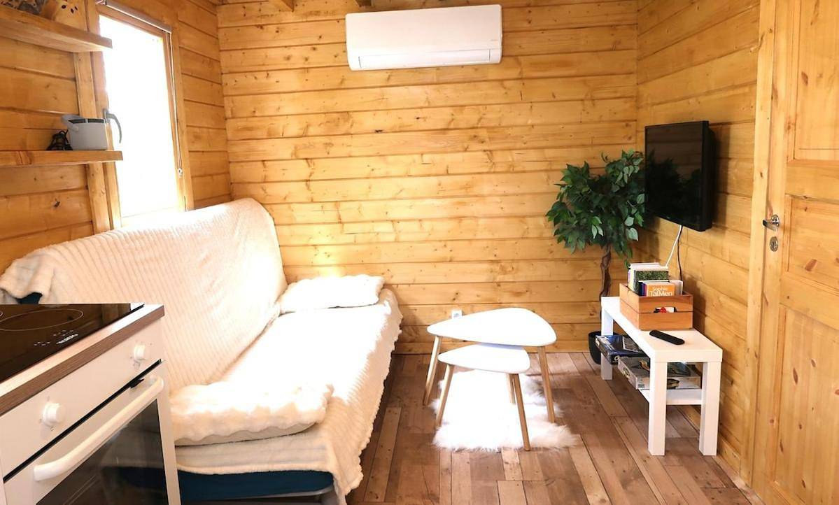 Chalet sous les pins classé 3 étoiles idéal pour 2, possible pour 4 in Céreste, Parc naturel régional du Luberon