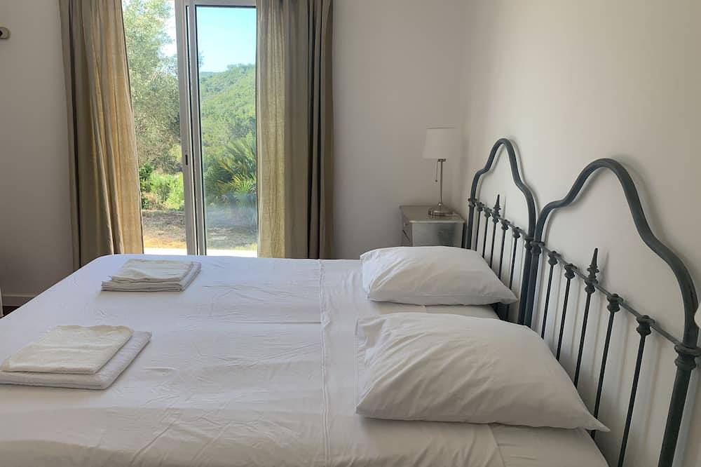 Villa tout confort avec piscine privée à 300m de la plage, vue mer et maquis in Favone, Sari-Solenzara