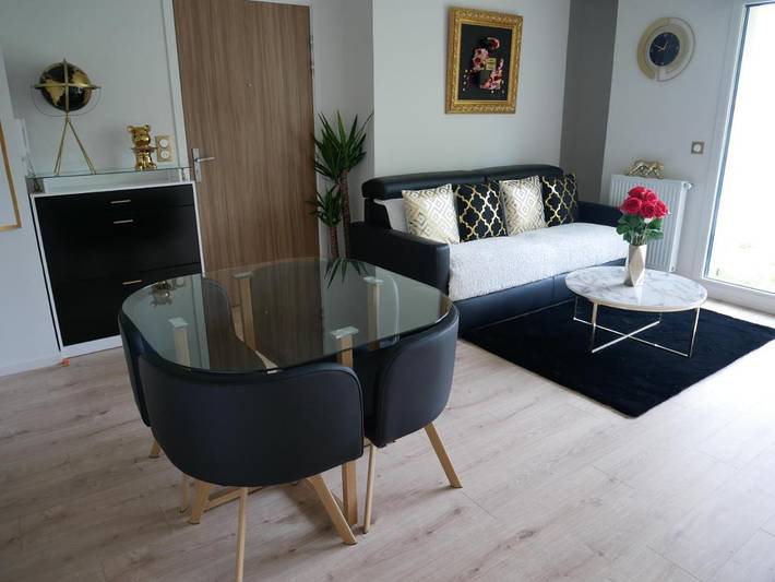 Gîte pour 4 personnes, avec vue et jardin à Romainville