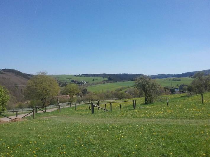 Ferienwohnung für 6 Personen, mit Balkon und Terrasse sowie Ausblick in Hellenthal