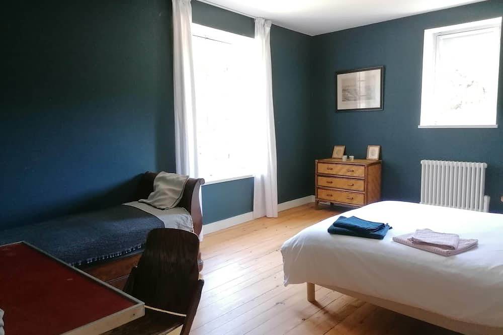 Maison de Campagne en Pierre Avec Piscine in Lignan-de-Bordeaux, Región de Burdeos