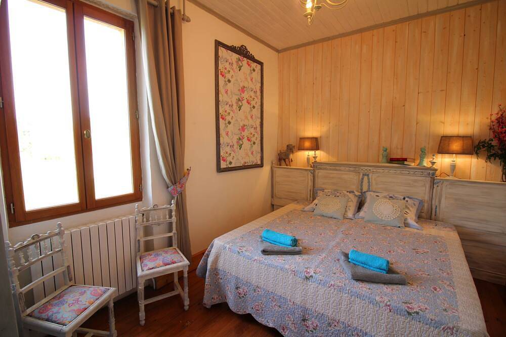 Maison Alienor jardin confort salle jeux animal bienvenu dans Médiéval classé in Lanquais, Périgord Pourpre