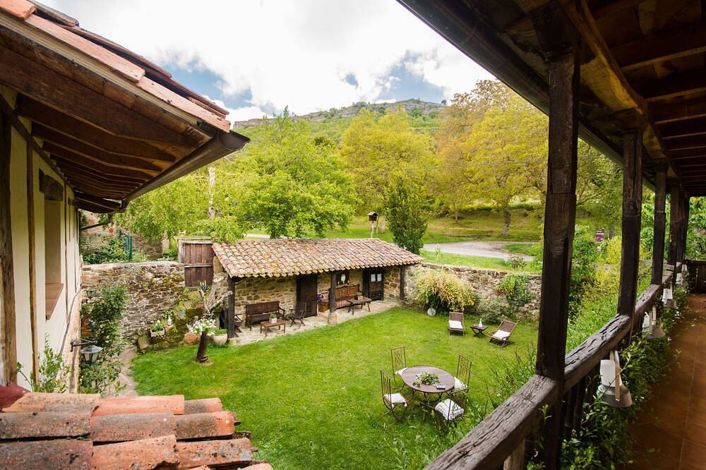 Room in H. Rural **** Hoces del Alto Ebro and Rudrón Natural Park in Crespos (Burgos), Valle de Manzanedo