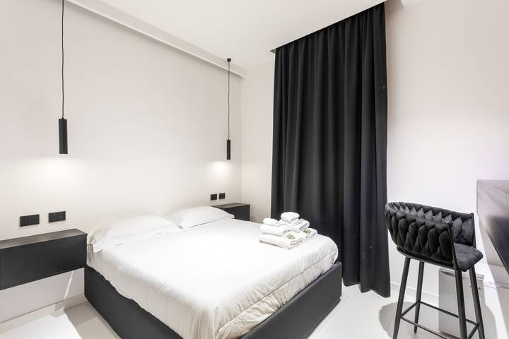 Bed and Breakfast "Camera 102" with Balcony, Wi-Fi and Air Conditioning in Catania, Catania Province