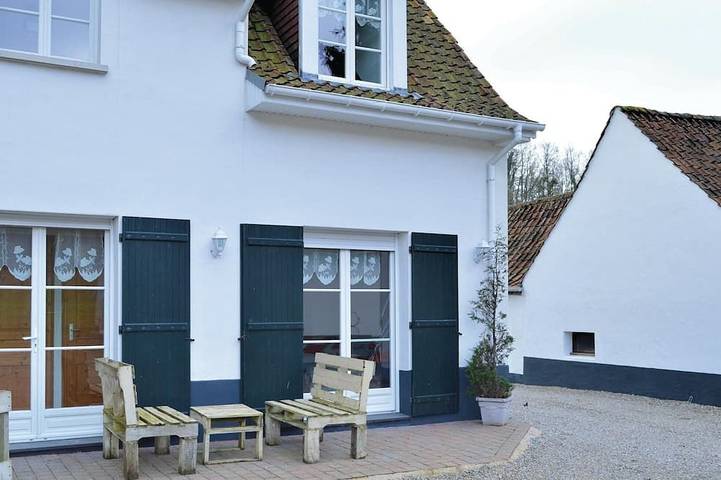 Gîte pour 3 personnes, avec piscine à Alette