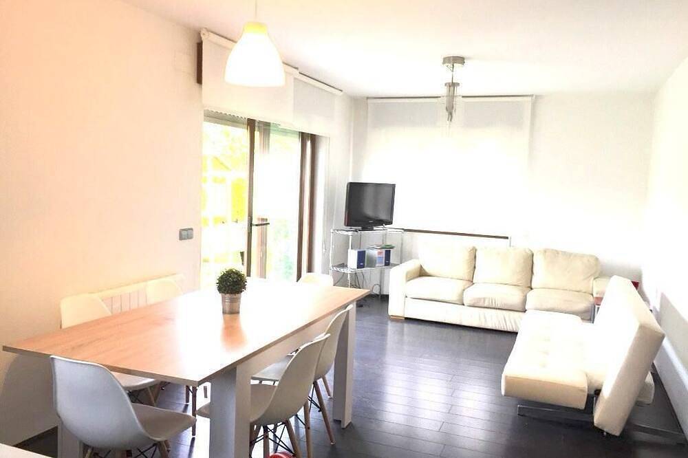 Entire apartment, Apartment with private garden and sea views on the coast of Asturias in Castropol, Costa Verde (Spain)