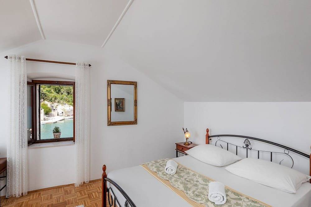 Holiday Home By The Sea in Ston, Dubrovnik-Neretva