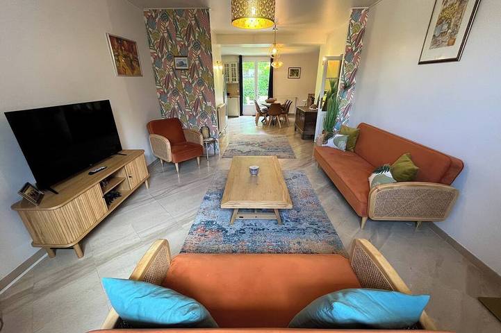 Location de vacances pour 8 personnes, avec jacuzzi ainsi que terrasse et jardin à Barbizon