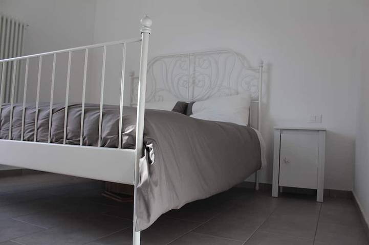 Entire apartment, New Flat In A Quiet Area With Provat Parking Lot And Garden in La Spezia (City), La Spezia