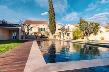 Gîte pour 2 personnes, avec piscine et jardin à Rasteau