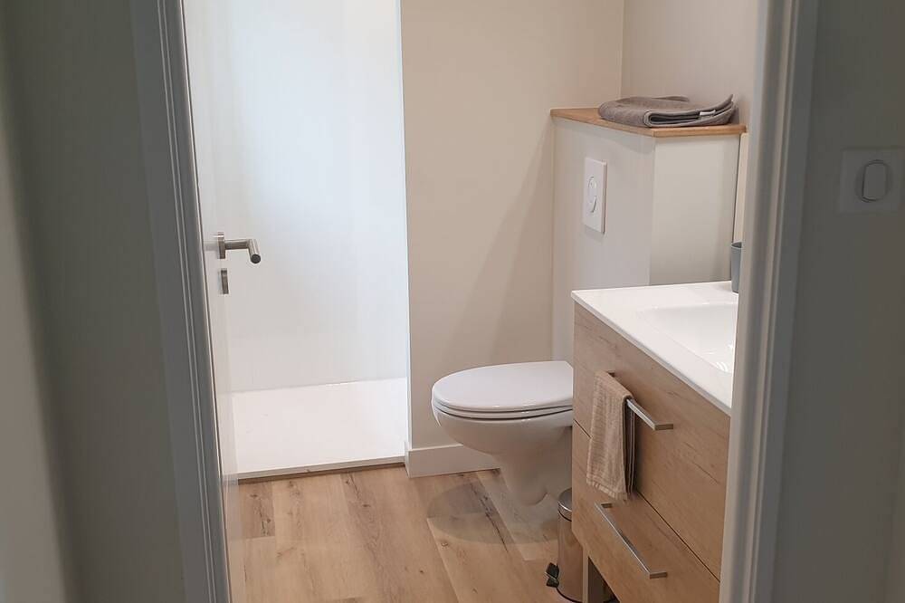 Appartement entier, Appartement dans un immeuble 18è siècle au cœur du village de Hautefort. in Hautefort, Périgord Noir