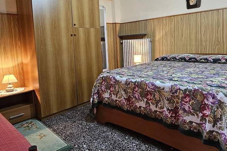 Appartement entier, Mini-hébergement avec un grand jardin à 100 mètres des thermes d'Acqui in Acqui Terme, Province d'Alexandrie