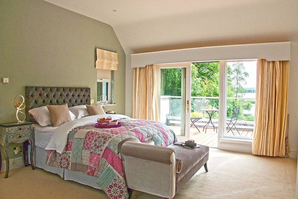 Fabulous Lakeshore House mit eigenem Steg am Lough Derg in Nenagh, Lough Derg