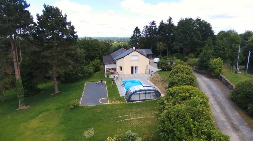 Cottage pour 2 personnes, avec piscine et jardin à Villiers-Fossard