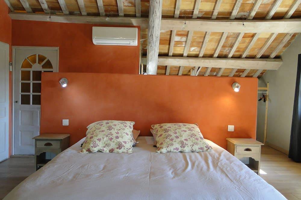 A comfortable flat in a wine region in Saint-Hippolyte-le-Graveyron, Parc naturel régional du Mont-Ventoux