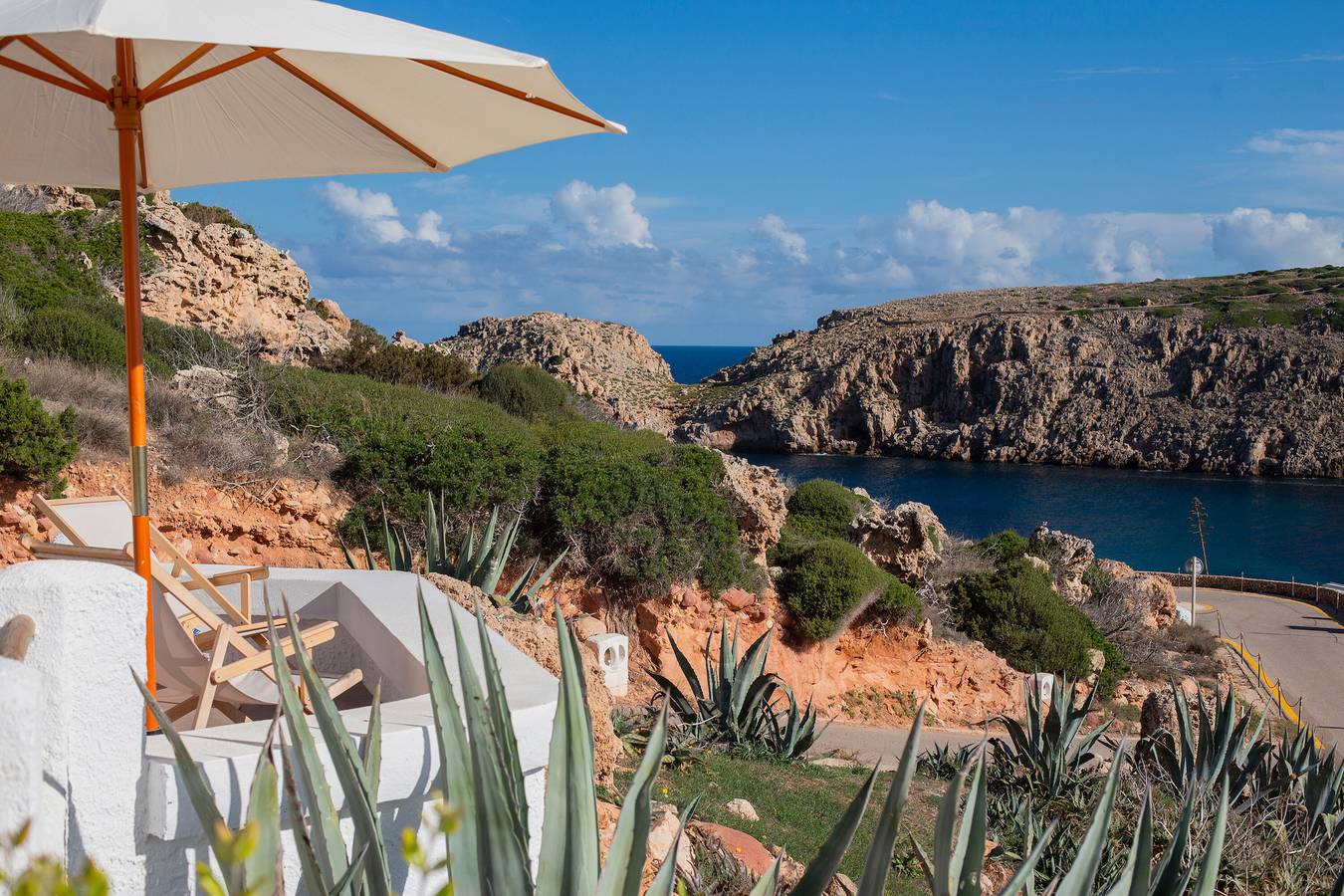 Apartamento entero, Apartamento 'Propiedad Única Frente al Mar' con Vista al Mar, Wi-Fi y Aire Acondicionado in Cala Morell, Ciudadela